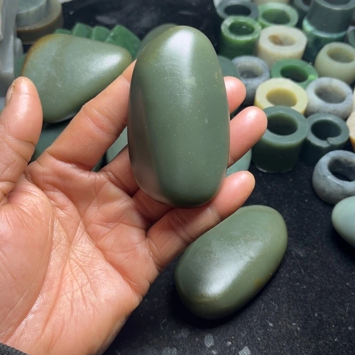 悟***礼和田玉（糖玉）未镶嵌珠宝半成品