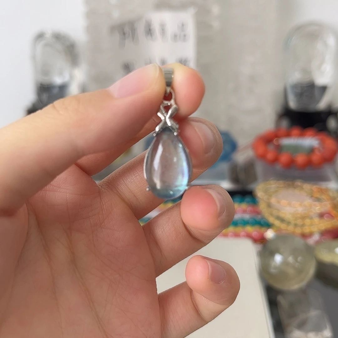 合金颈饰海蓝宝石矿坑