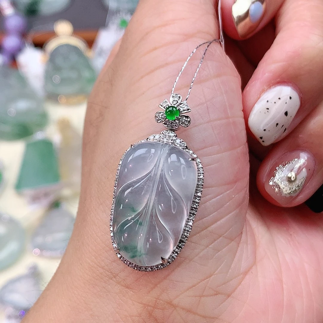 翡翠18K金镶嵌颈饰叶子