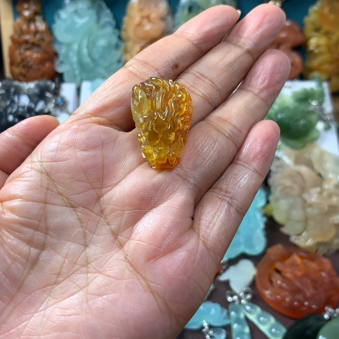 蛇纹石玉未镶嵌挂坠