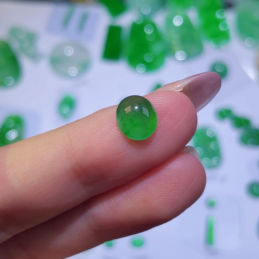 翡翠未镶嵌颈饰裸石