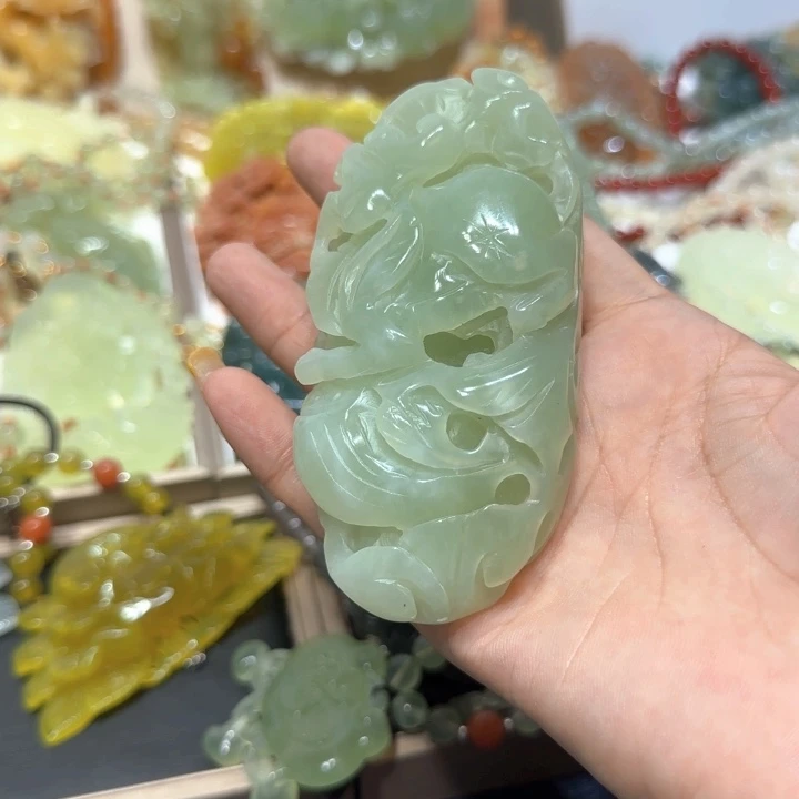 未镶嵌蛇纹石玉吊坠