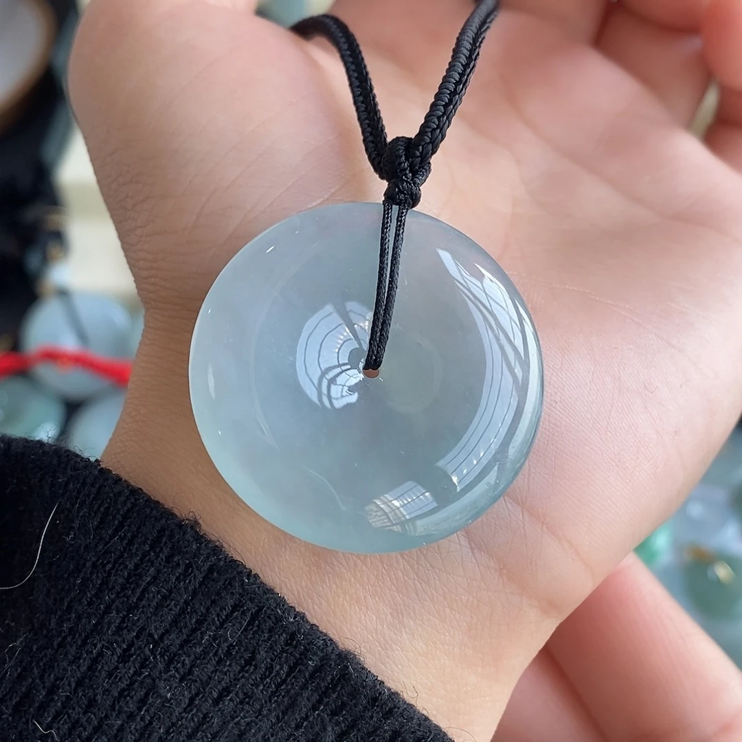 翡翠颈饰未镶嵌往**风翡翠首饰