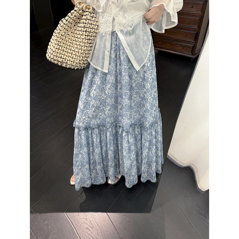 张涩涩 25春夏 "蓝色记事本” 舒朗夏日 蓝色印花微透感半身裙