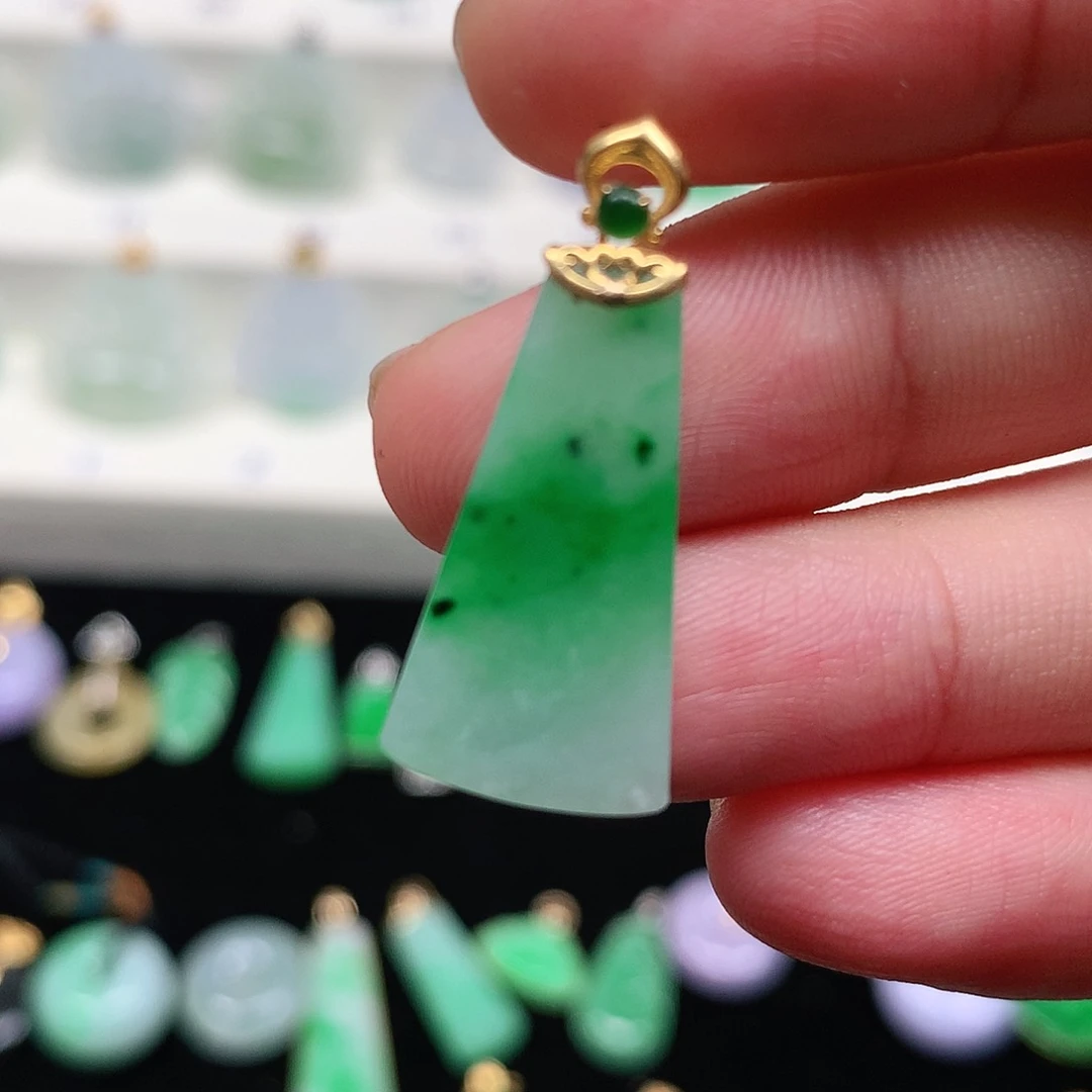 颈饰18K金镶嵌翡翠翡翠吊坠