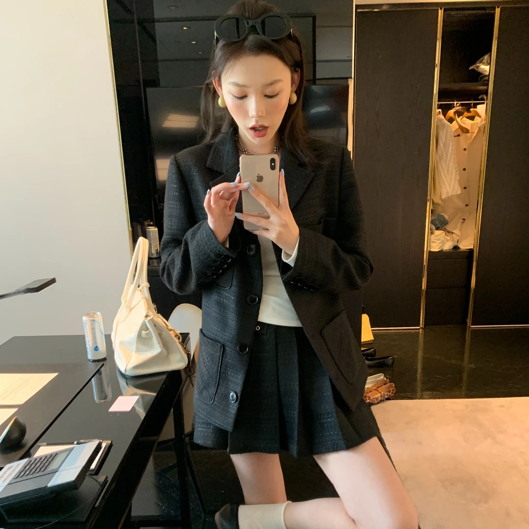 Yuki wang博朗莓特 超绝版型黑色高级香风套装/百褶半裙