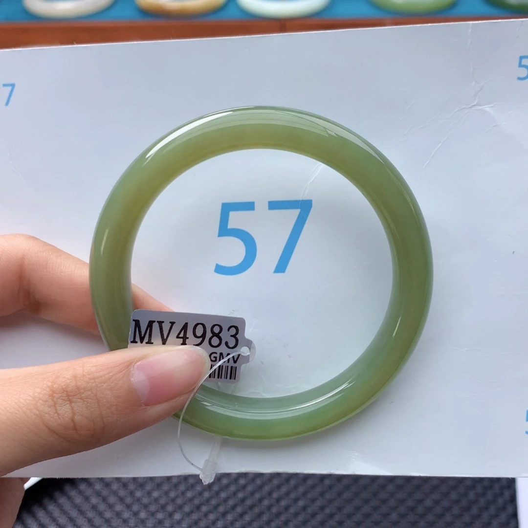 蒜***叭和田玉未镶嵌手镯