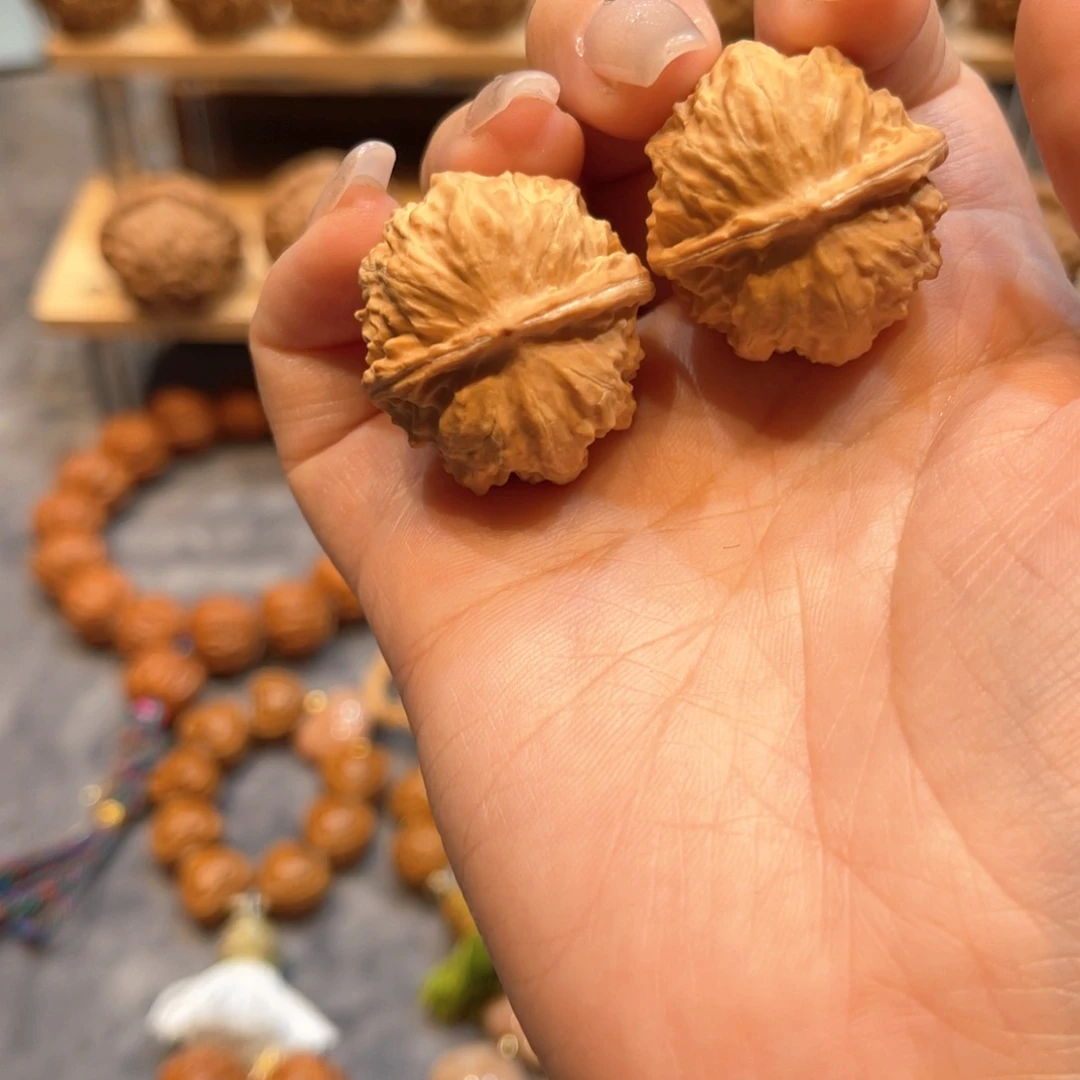 文玩核桃把件双龙纹