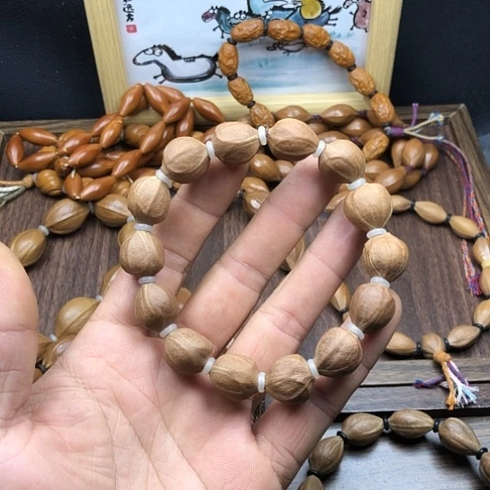 吊坠橄榄核蜜桃臀