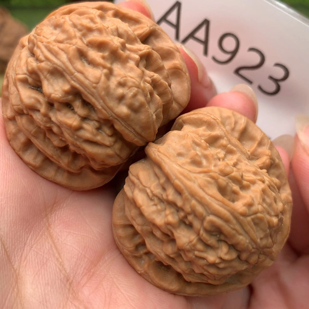 把件文玩核桃直棱红皮白狮子39