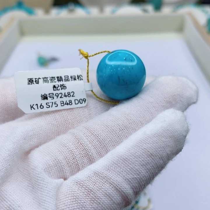 M***o绿松石未镶嵌珠宝奇石