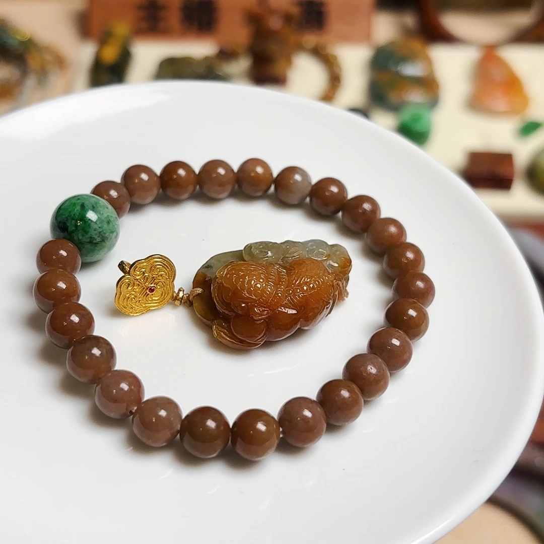 翡翠未镶嵌颈饰南齐