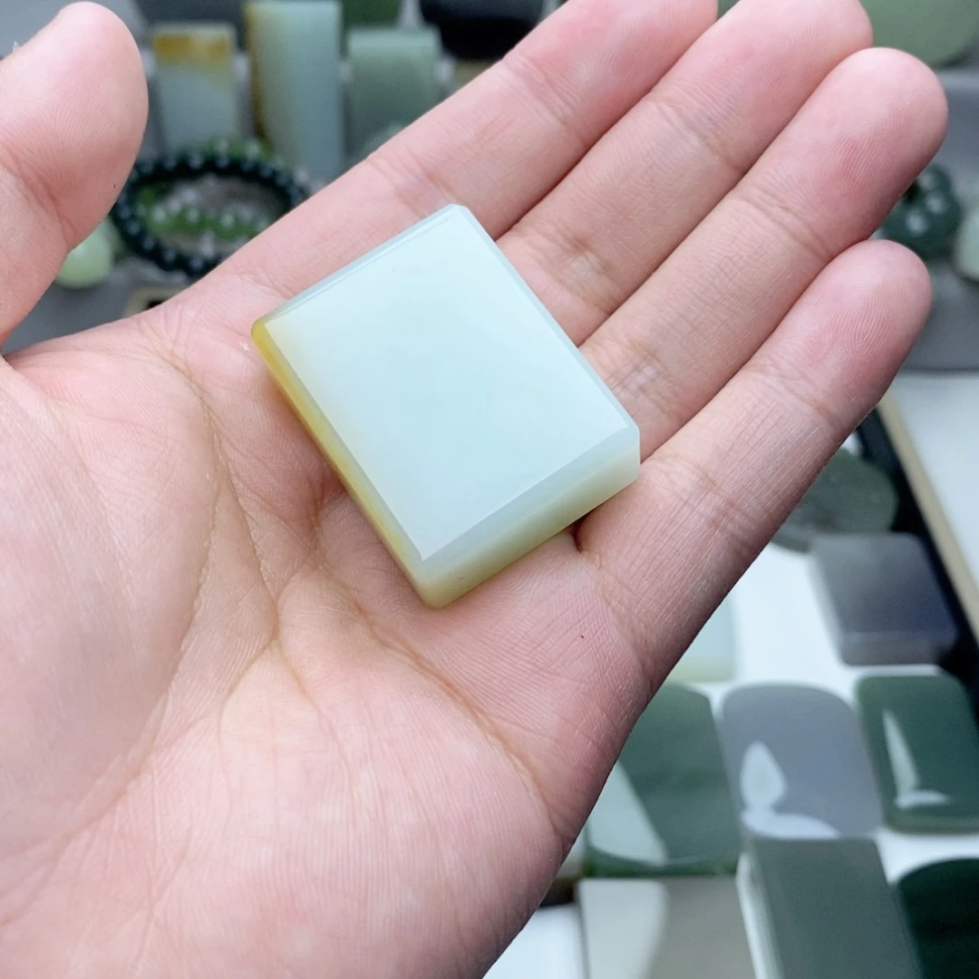 和田玉颈饰未镶嵌巷***?