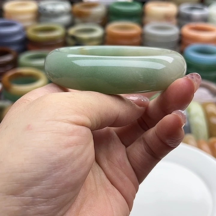 石英质玉手镯未镶嵌般*