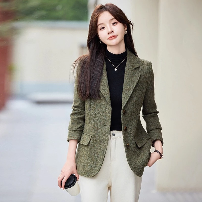 绿色小西装外套女2025新款春秋季高级感名媛宽松职场气质正装西服