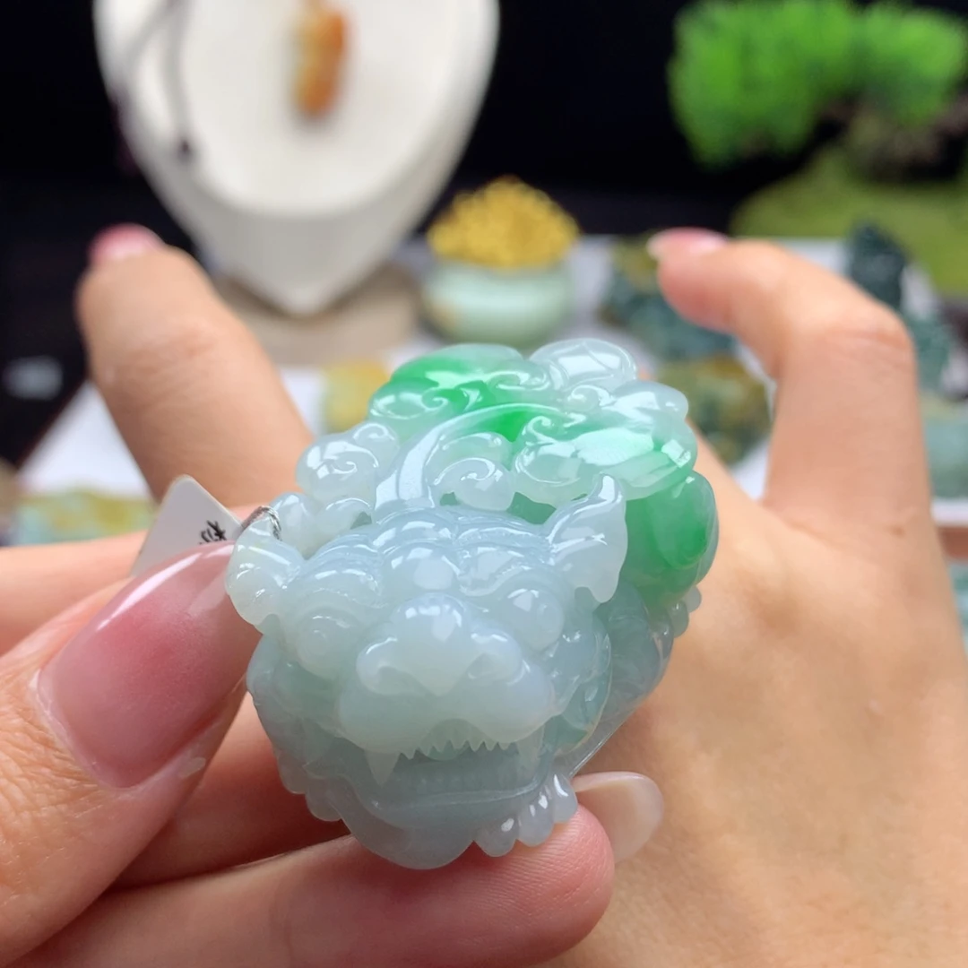 翡翠未镶嵌颈饰A24 阳绿含珠翡翠貔貅