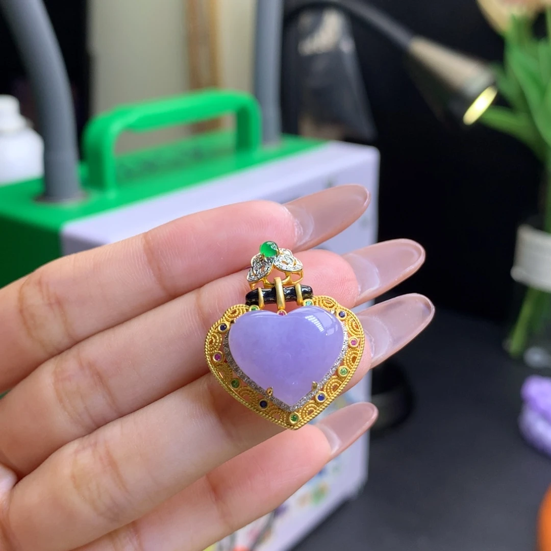 翡翠18K金镶嵌颈饰