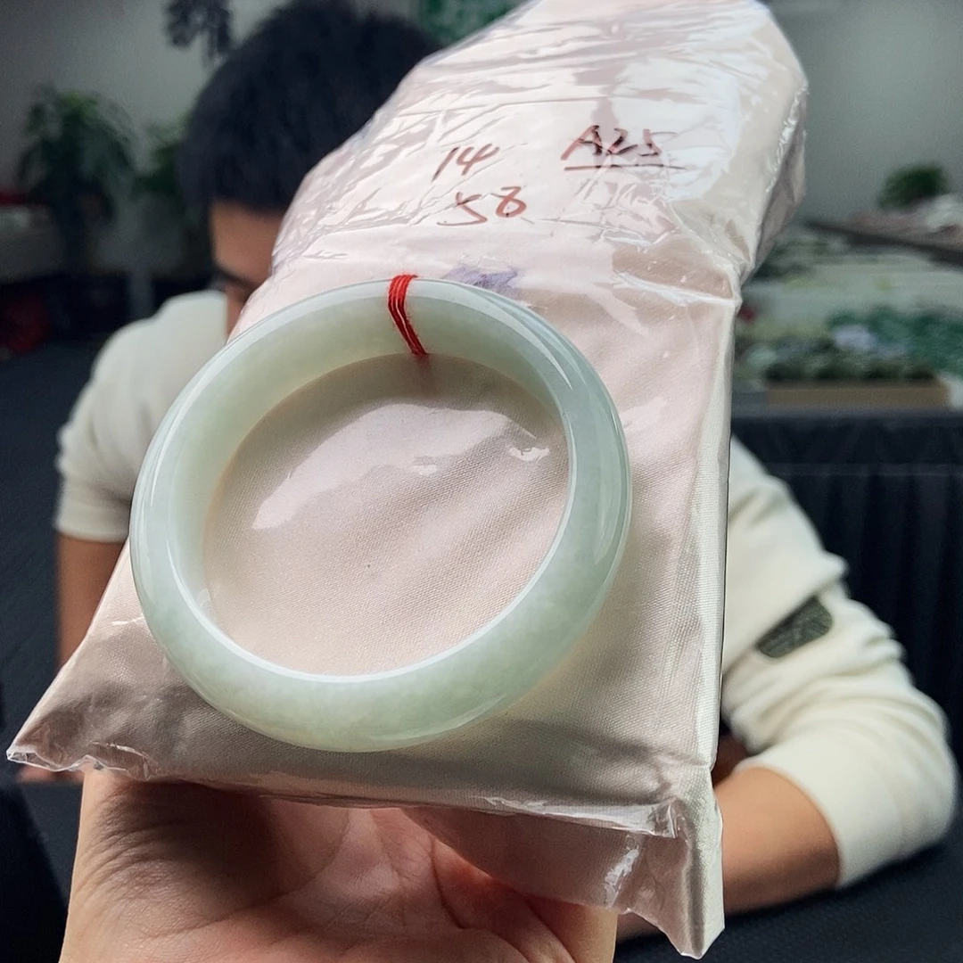 翡翠未镶嵌手镯颜色多样性发拍一发一