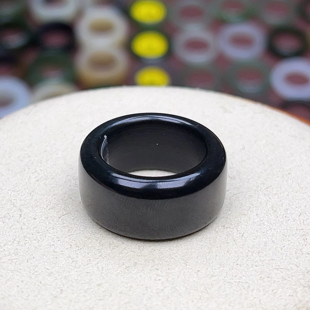 和田玉戒指未镶嵌17.0内径14圈墨玉