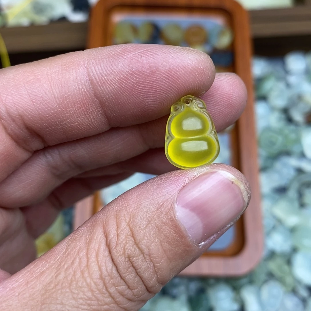 岫玉纯天然岫玉默认微瑕不退不换未镶嵌呦*