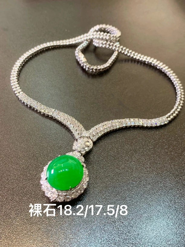 天然缅甸翡翠A货冰阳绿大蛋面吊坠饱满豪镶佩戴优雅高贵气质