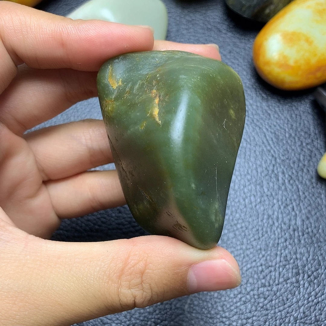 和田玉未镶嵌把件