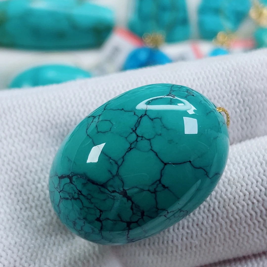 绿松石未镶嵌颈饰