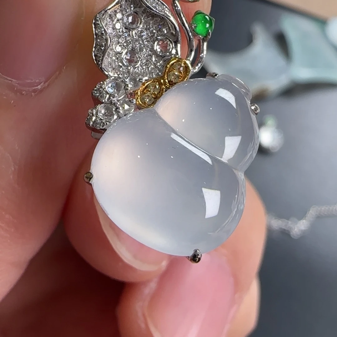 翡翠18K金镶嵌颈饰