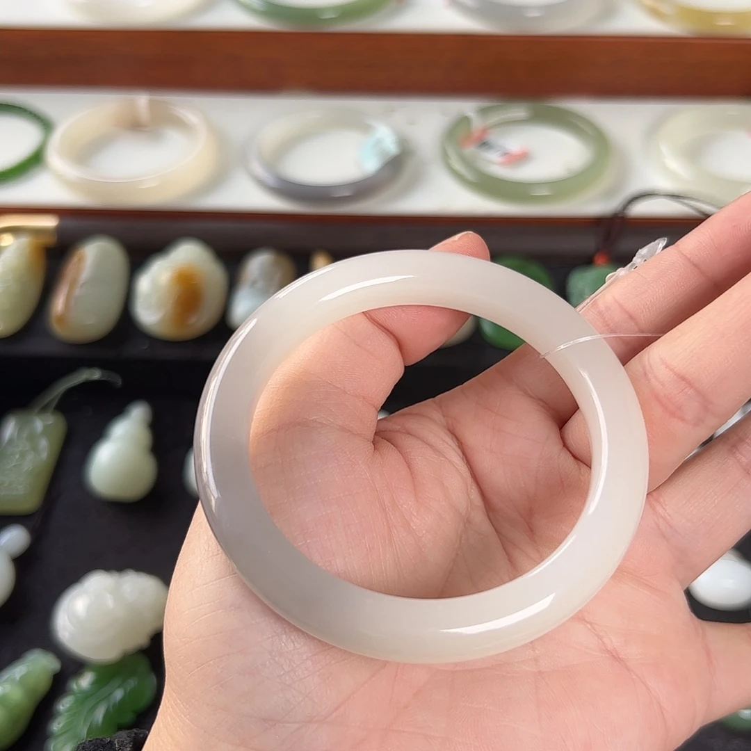 和田玉未镶嵌手镯