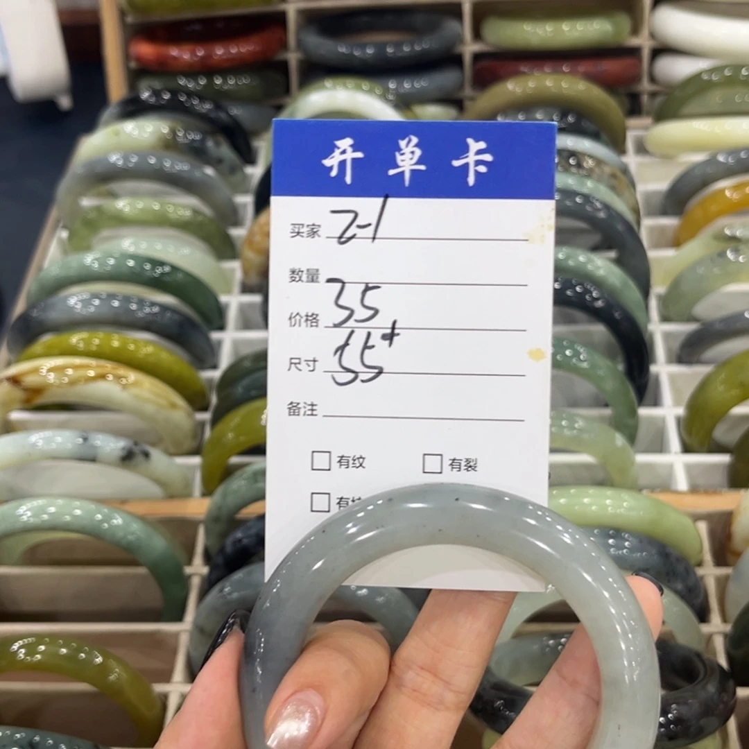 一***人蛇纹石玉未镶嵌手链