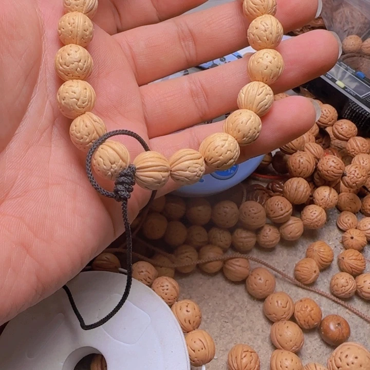 羊****?拍8野生桃核奶油核手持一条