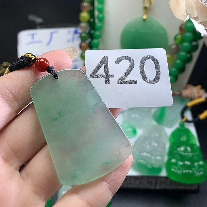 翡翠未镶嵌吊坠(赠链)