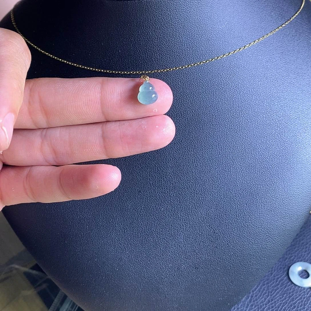 颈饰18K金镶嵌翡翠