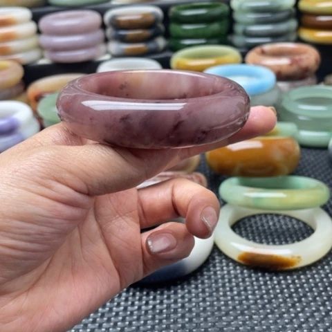 石英岩玉未镶嵌手镯