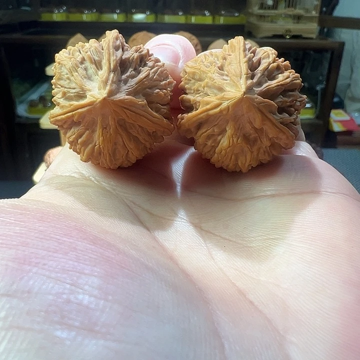 桃核把件文山三棱