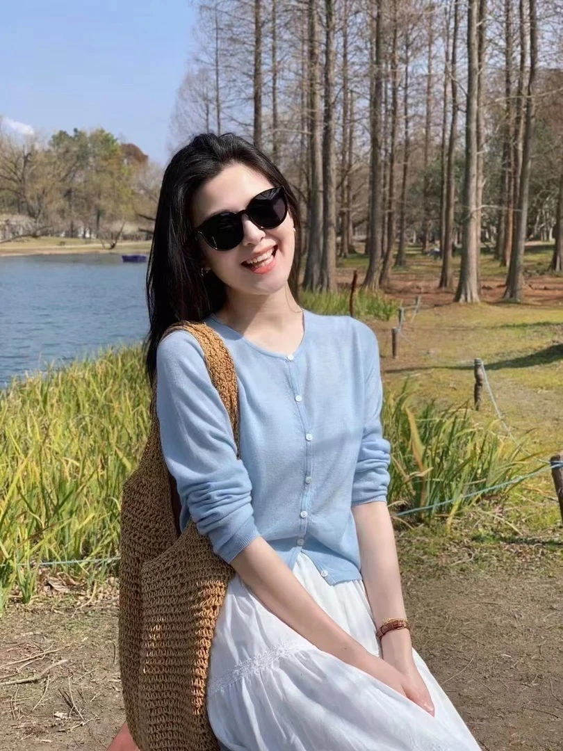 2025早春新款韩系蓝色针织开衫长袖上衣百搭白色蛋糕半身裙套装