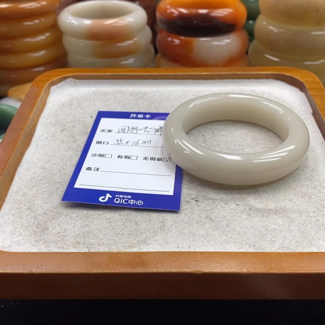 石英岩玉未镶嵌手镯（圆镯）