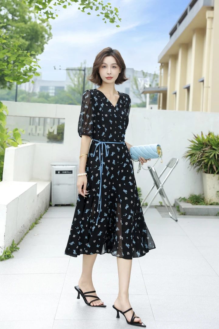 王姐专属-2025夏季新品高级感法式碎花V领收腰连衣裙【万-201】
