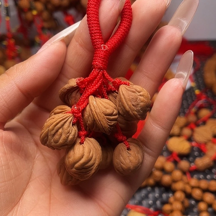 木质类龙纹桃枭挂件