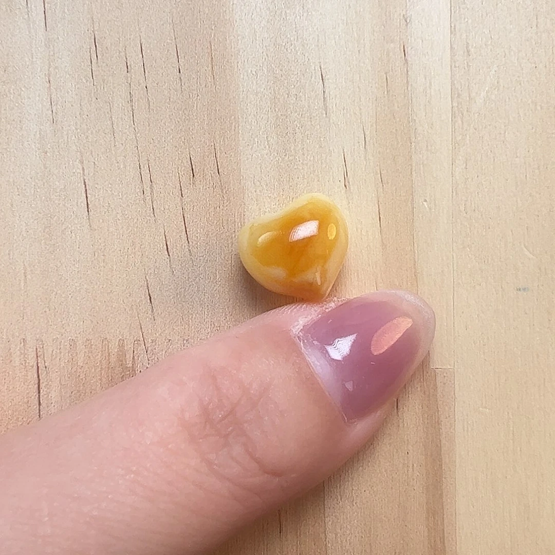 琥珀裸石未镶嵌气****?