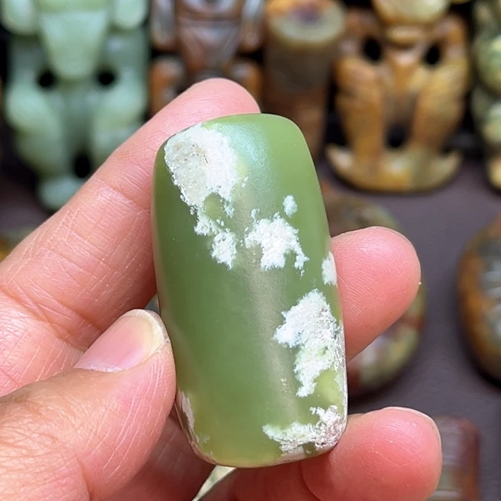 未镶嵌岫岩老玉（透闪石质玉）挂件友**绣