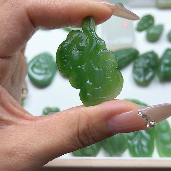 【闪购商品】颈饰未镶嵌和田玉一***?