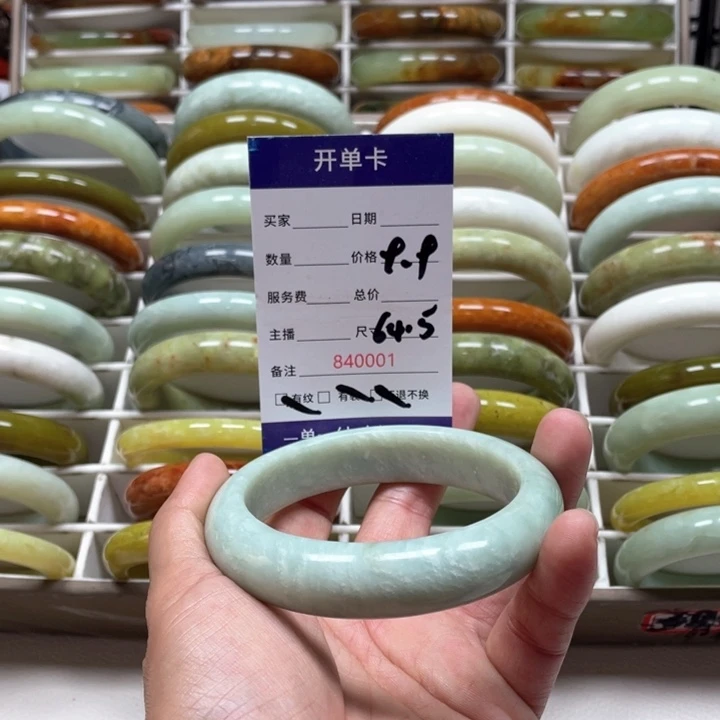 蛇纹石玉手镯未镶嵌一***肥