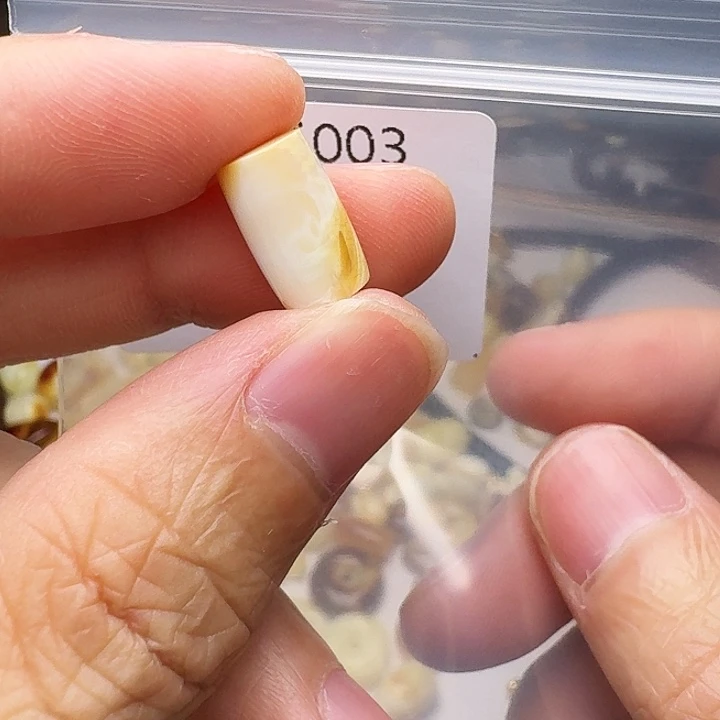 琥珀未镶嵌裸石琥珀