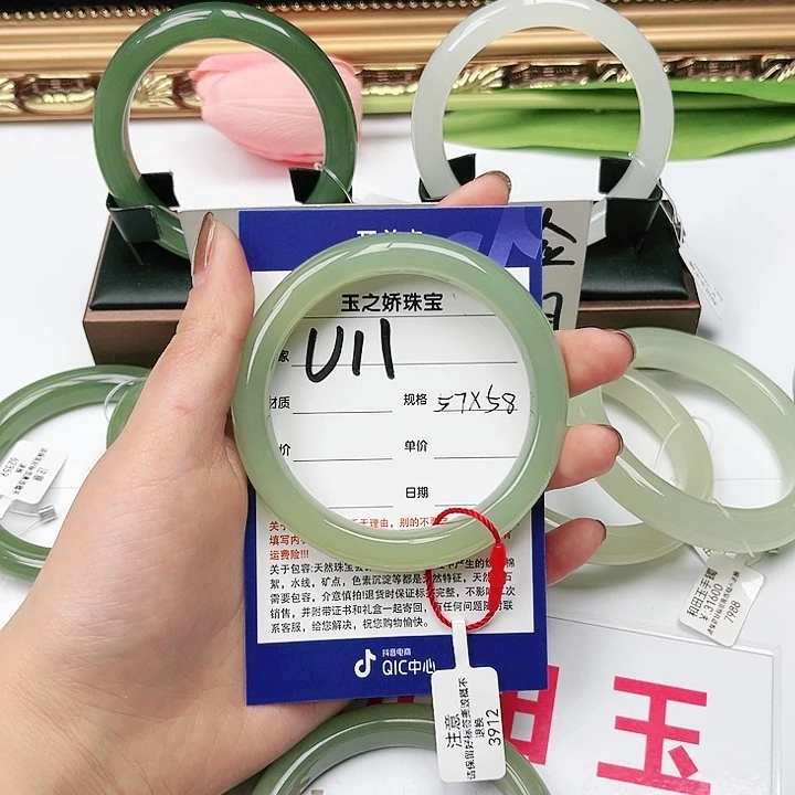 和田玉手镯未镶嵌百*花