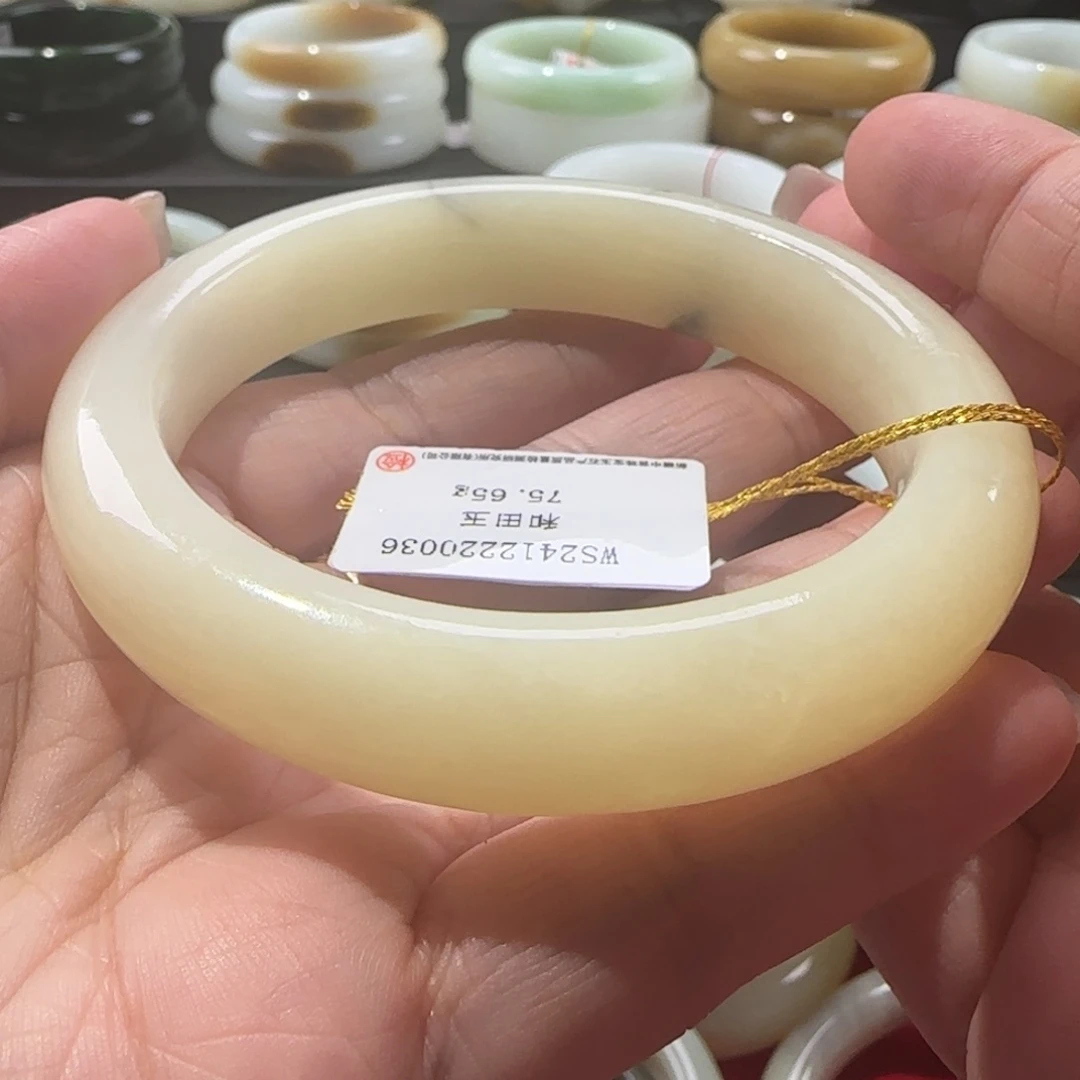 和田玉手镯未镶嵌
