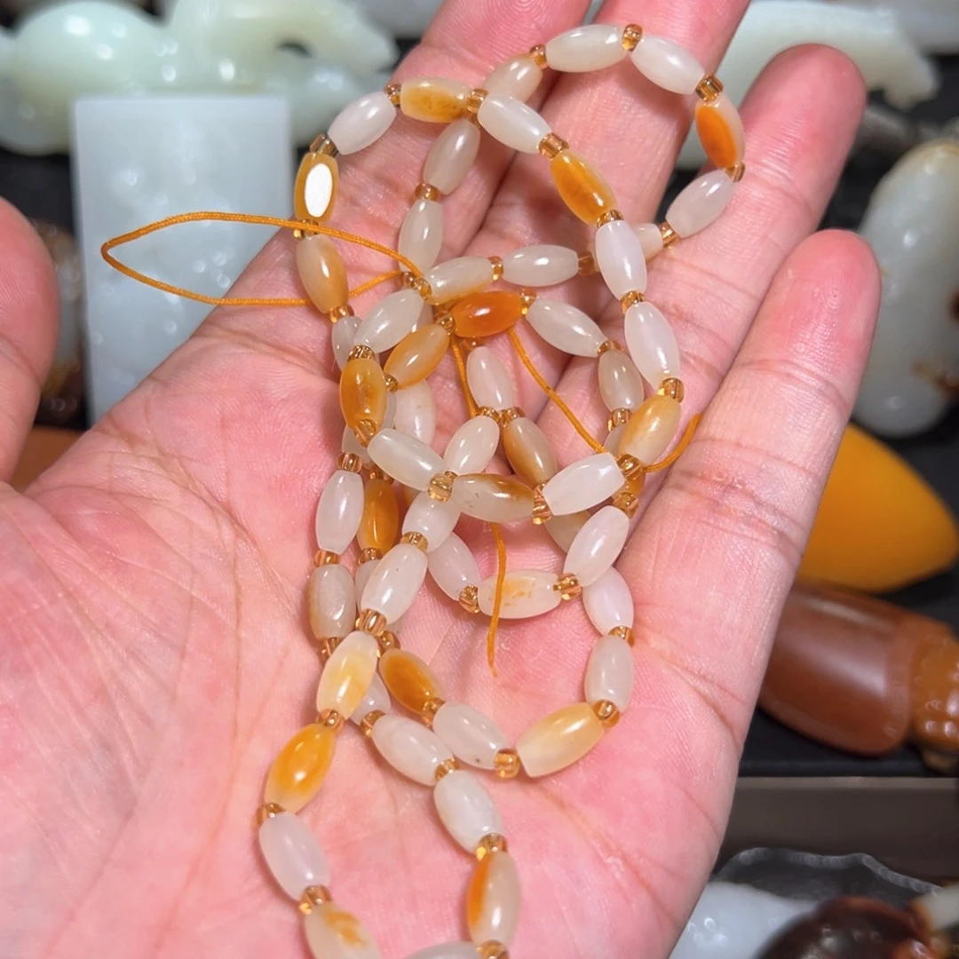 和田玉颈饰未镶嵌墙****】