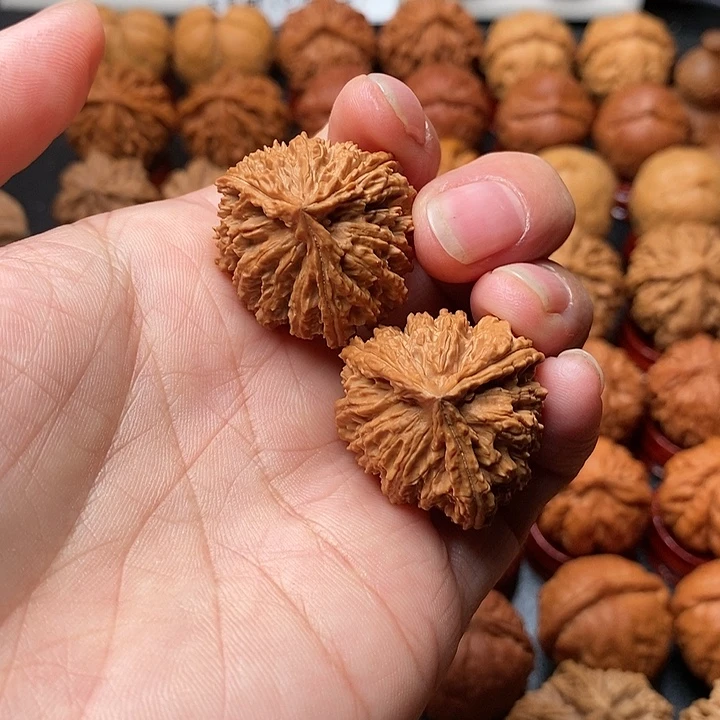 文玩核桃吊坠三棱