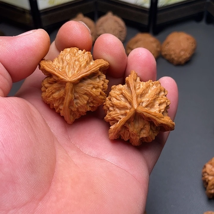 文玩核桃吊坠盘山三棱