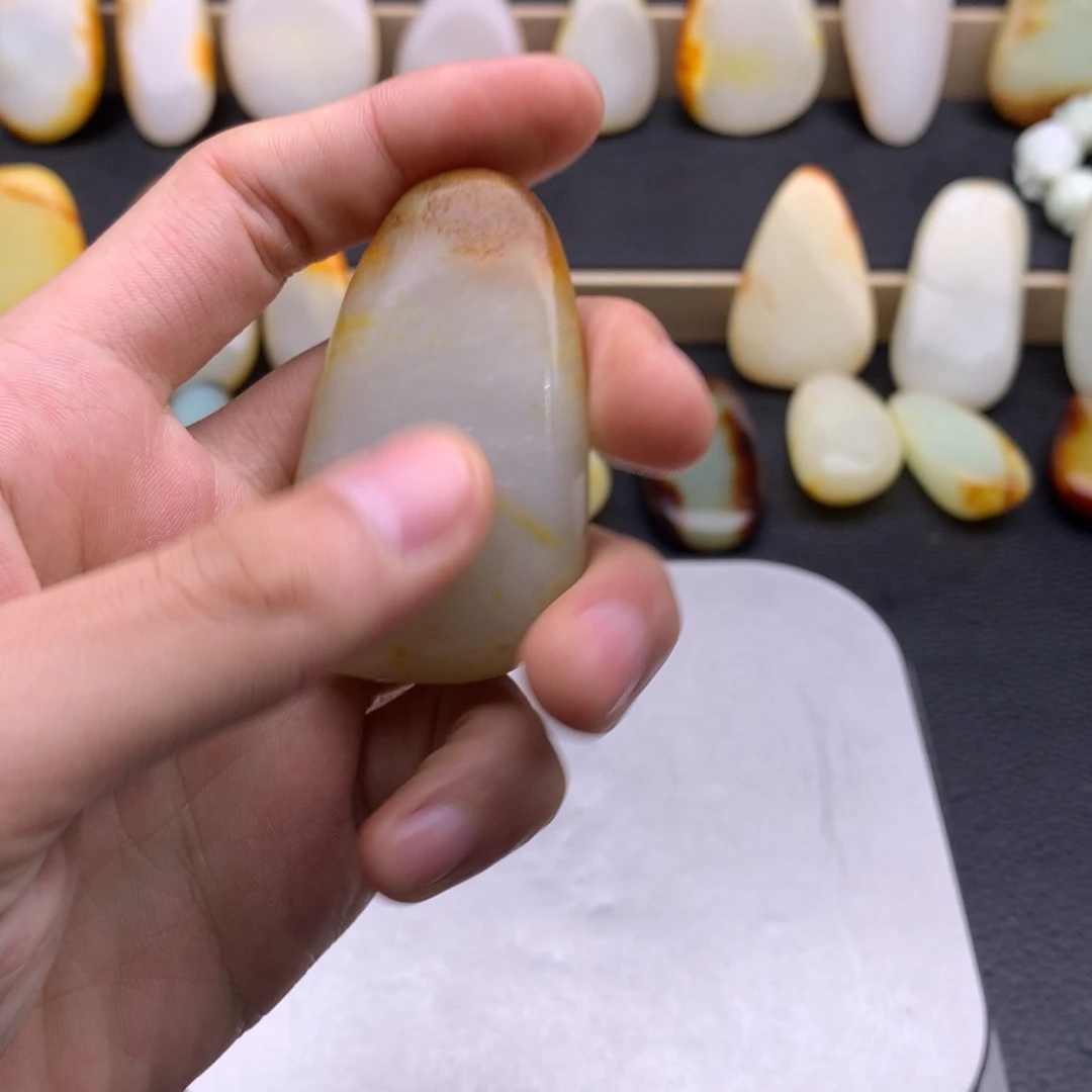 和田玉颈饰未镶嵌同*袁